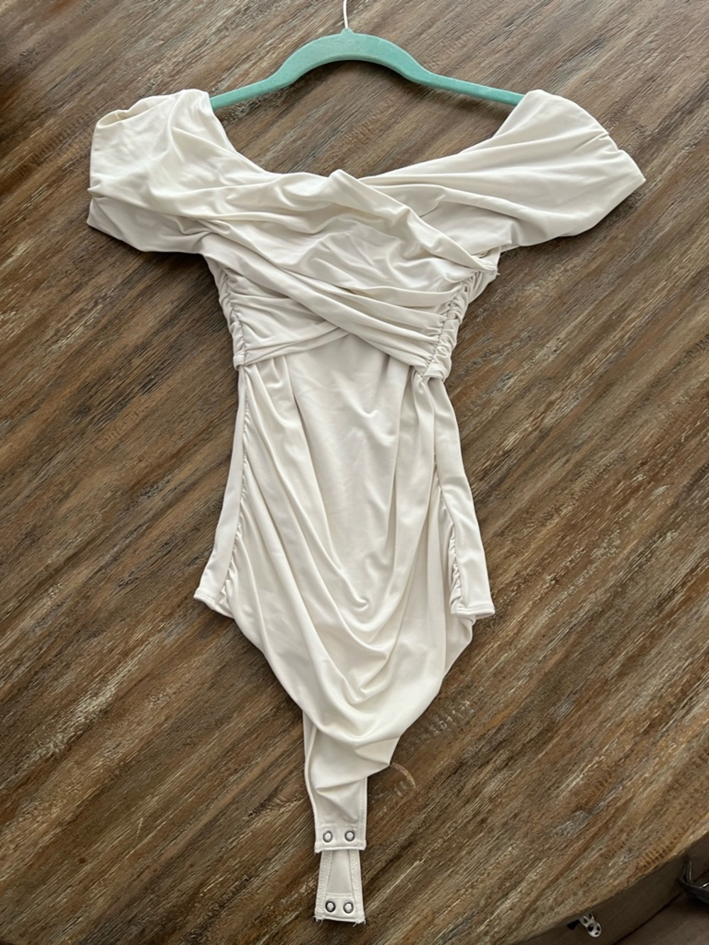 A&F Brand New White off the shoulder bodysuit - S